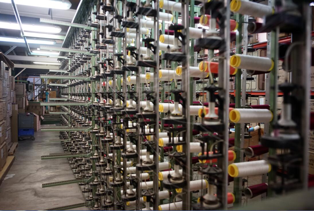 比维斯·马利丝绸厂生产车间一角