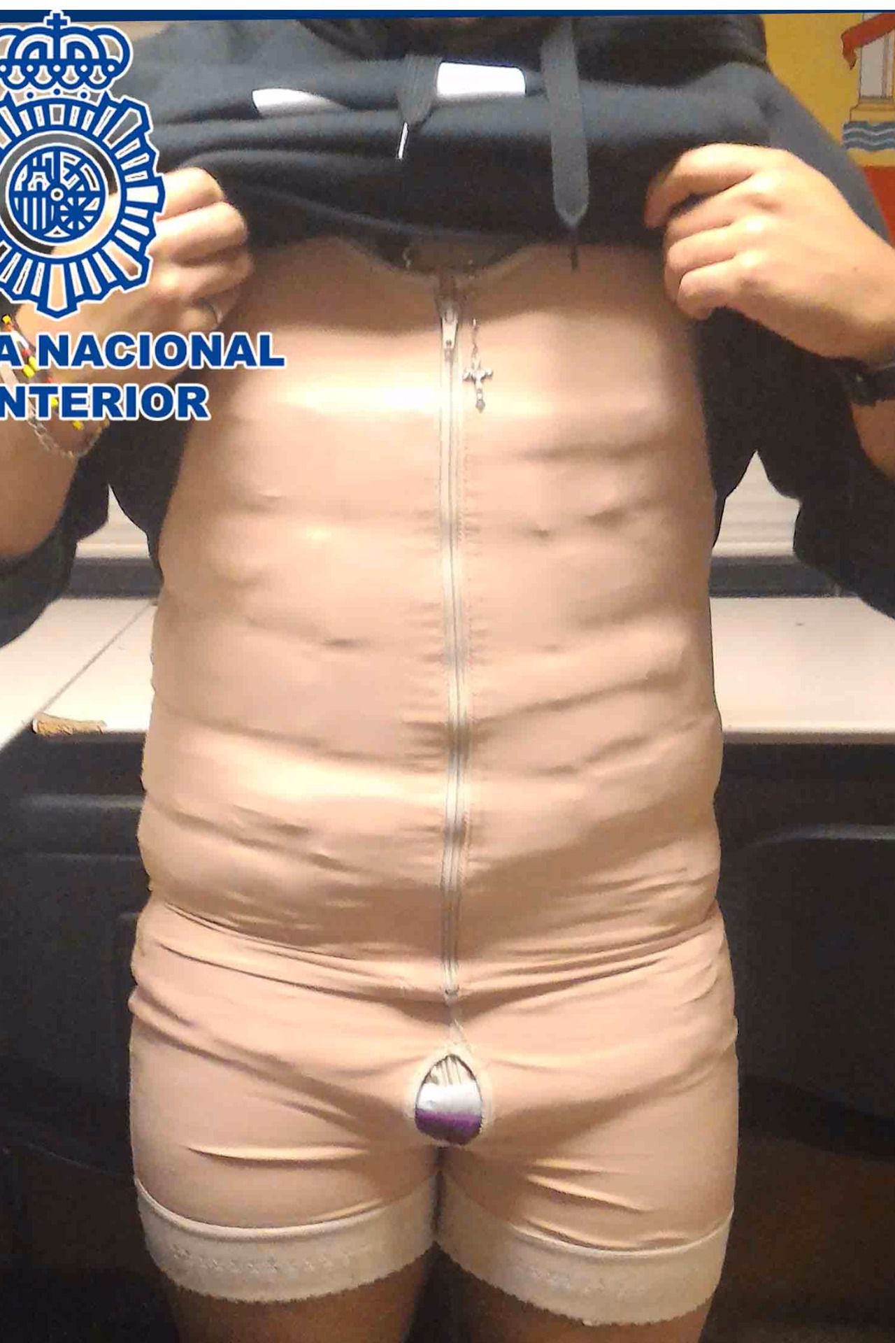 马德里机场警方查获两起走私毒品案