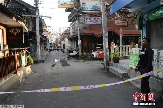 资料图：泰国当局表示，从当地时间8月11日晚至12日上午，泰国著名旅游胜地华欣和南部省份共发生8次炸弹爆炸。图为华欣的爆炸现场。