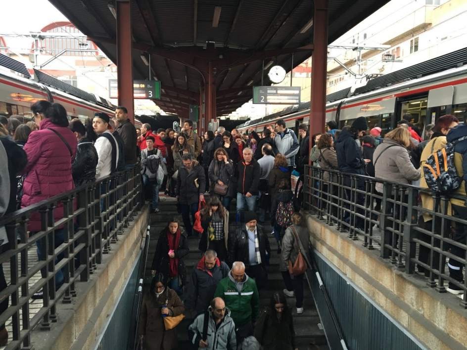 马德里轻轨故障 一度造成运营瘫痪