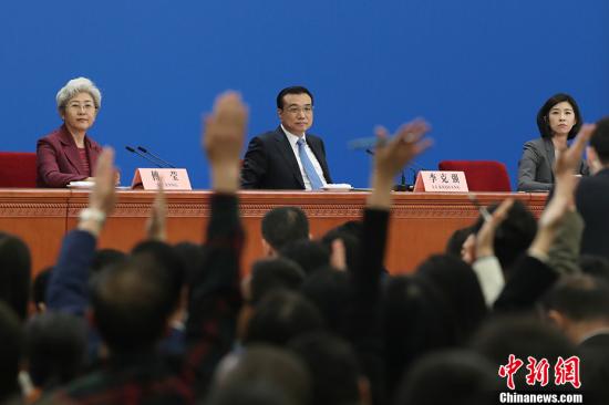 3月15日，国务院总理李克强在北京人民大会堂会见中外记者并回答记者提问。