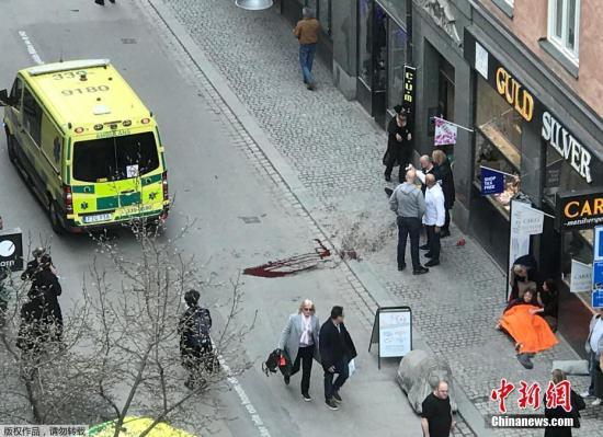 瑞典警方当地时间4月7日称，一辆卡车当天冲入首都斯德哥尔摩市中心人群，造成人员受伤。据称，有3人在这起事件中丧生。