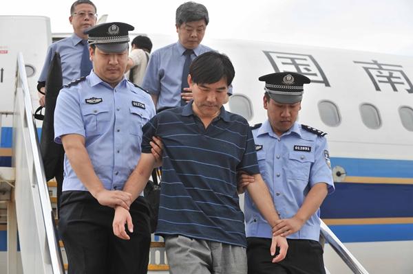 2015年6月8日，孙新被押解回国。(新华社记者