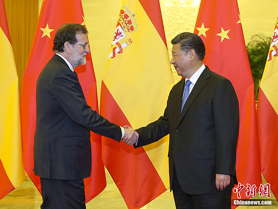 5月13日，中国国家主席习近平在人民大会堂会见来华出席“一带一路”国际合作高峰论坛的西班牙首相拉霍伊。