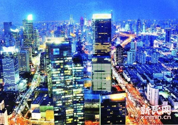夜幕下的南京西路商圈流光溢彩