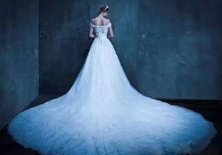 世界上最长的婚纱图片_世界上最漂亮的婚纱