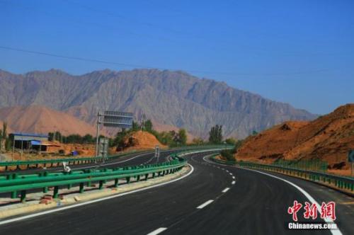 资料图：青海循隆高速公路建成通车，青海循化撒拉族自治县结束没有高速公路历史。