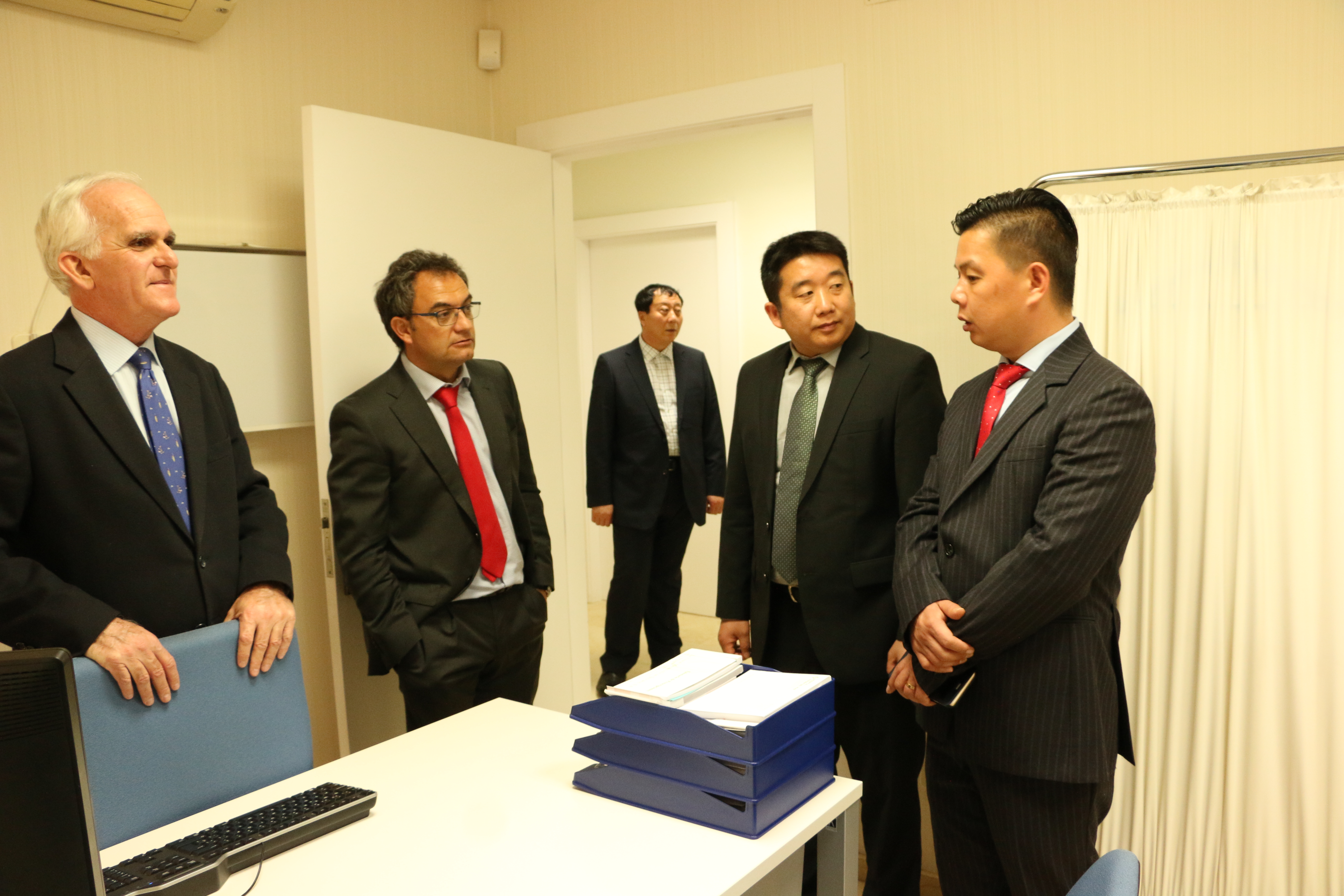 西班牙华侨华人青年联合总会与Hospital Virge