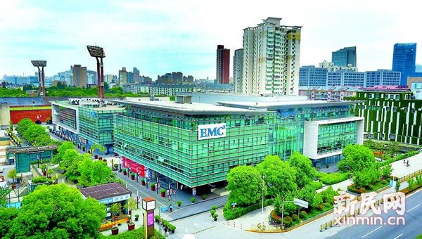 图说:创智天地是沪上大型“创业生活工作社区”,吸引不少世界五百强企业入驻。2003年至今,已累计孵化注册一千五百家创新企业,每年新注册企业约一百六十家。种楠