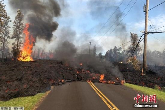 资料图：2018年5月5日，夏威夷基拉韦厄火山持续喷发。