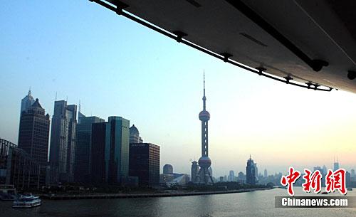 2日晚间，上海市发布政策，限制企业购买住房。上图为资料图。中新社记者