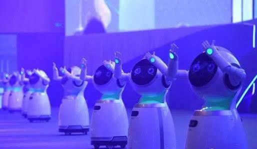 中国国际智能产业博览会开幕式上的机器人舞蹈