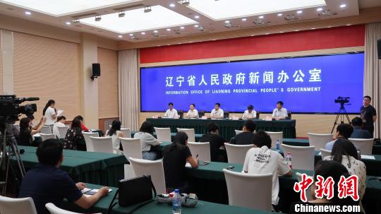 8月27日，辽宁省政府新闻办发布会：在全域范围内建设“一带一路”综合试验区。　沈殿成　摄