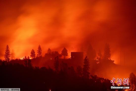 当地时间11月11日，美国加利福尼亚州北部山火持续肆虐。