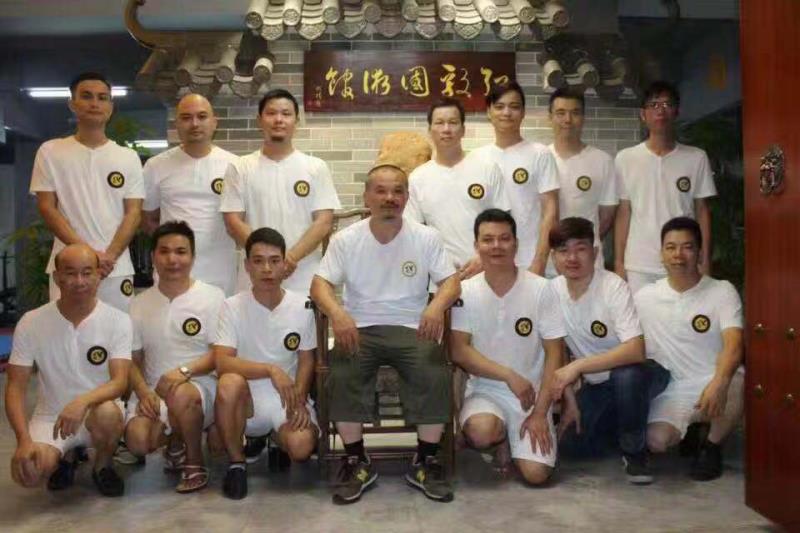 邱俊义和他的华人弟子