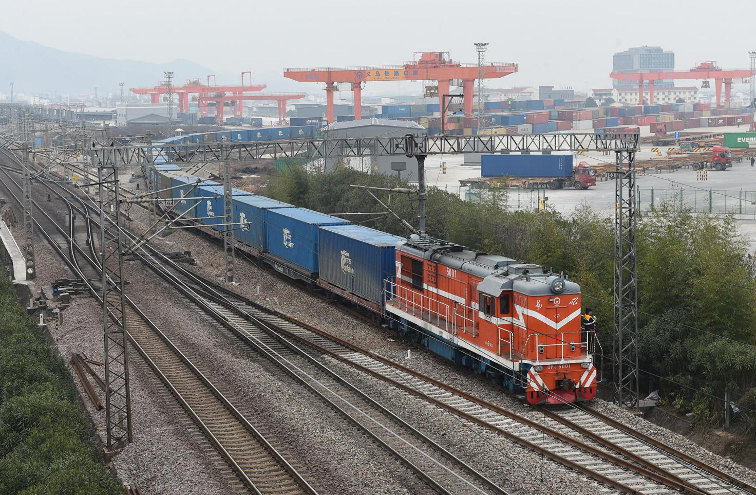2019年1月30日，满载着中国小商品的中欧班列从浙江义乌出发，驶向西班牙马德里。（龚献明/人民图片）