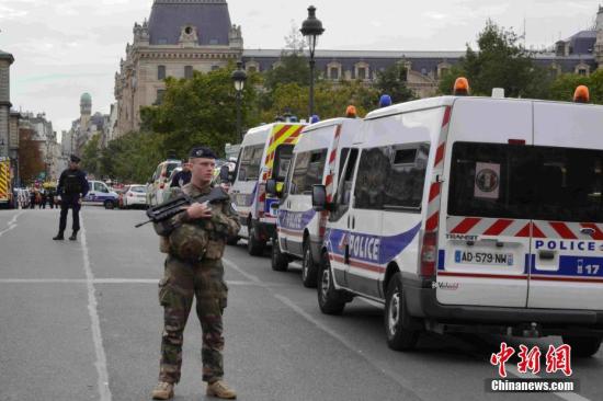 当地时间10月3日，巴黎警察总部遭遇袭击，4人遇害。中新社记者