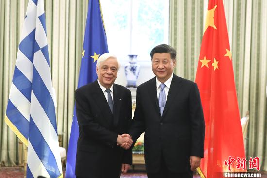 当地时间11月11日，中国国家主席习近平在雅典同希腊总统帕夫洛普洛斯会谈。中新社记者