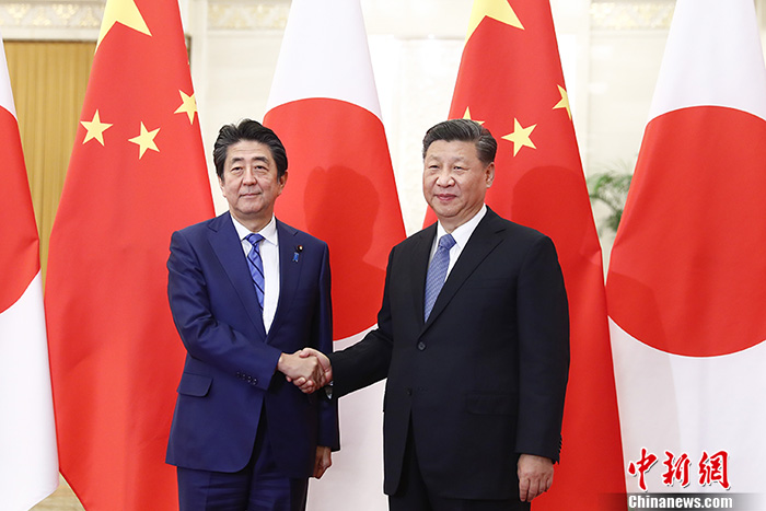12月23日，中国国家主席习近平在北京人民大会堂会见日本首相安倍晋三。中新社记者