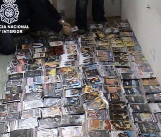 警方收缴的盗版cd、dvd