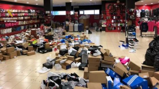 在La Jonq商店查获2000多件假冒产品