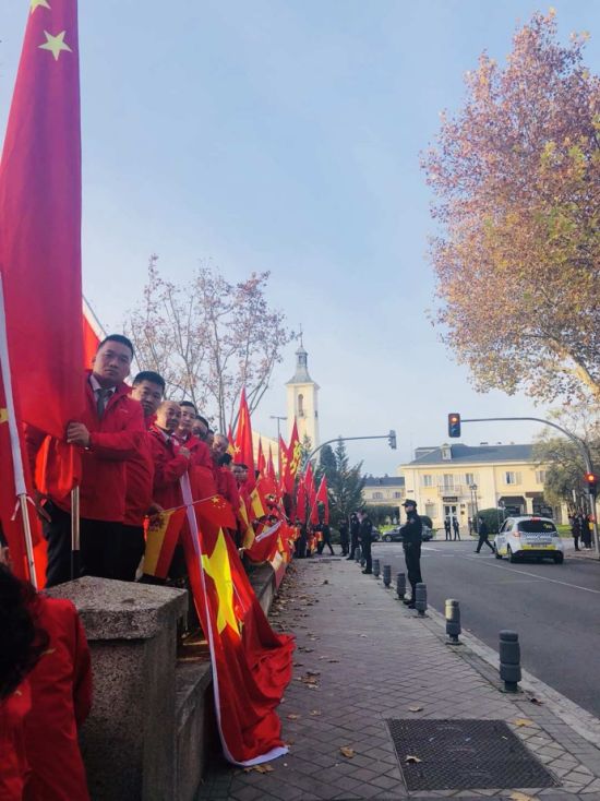 (热烈欢迎习近平主席到访西班牙)