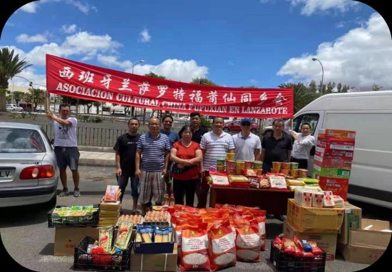 同乡会出资购买急需食品帮助那些遭受疫情影响的华人华侨