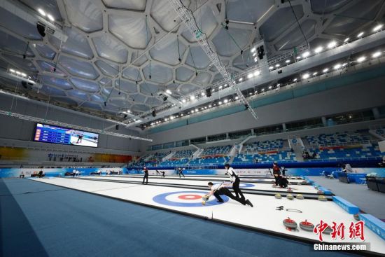 “水立方”如今已是“冰立方”。中新社记者 韩海丹 摄