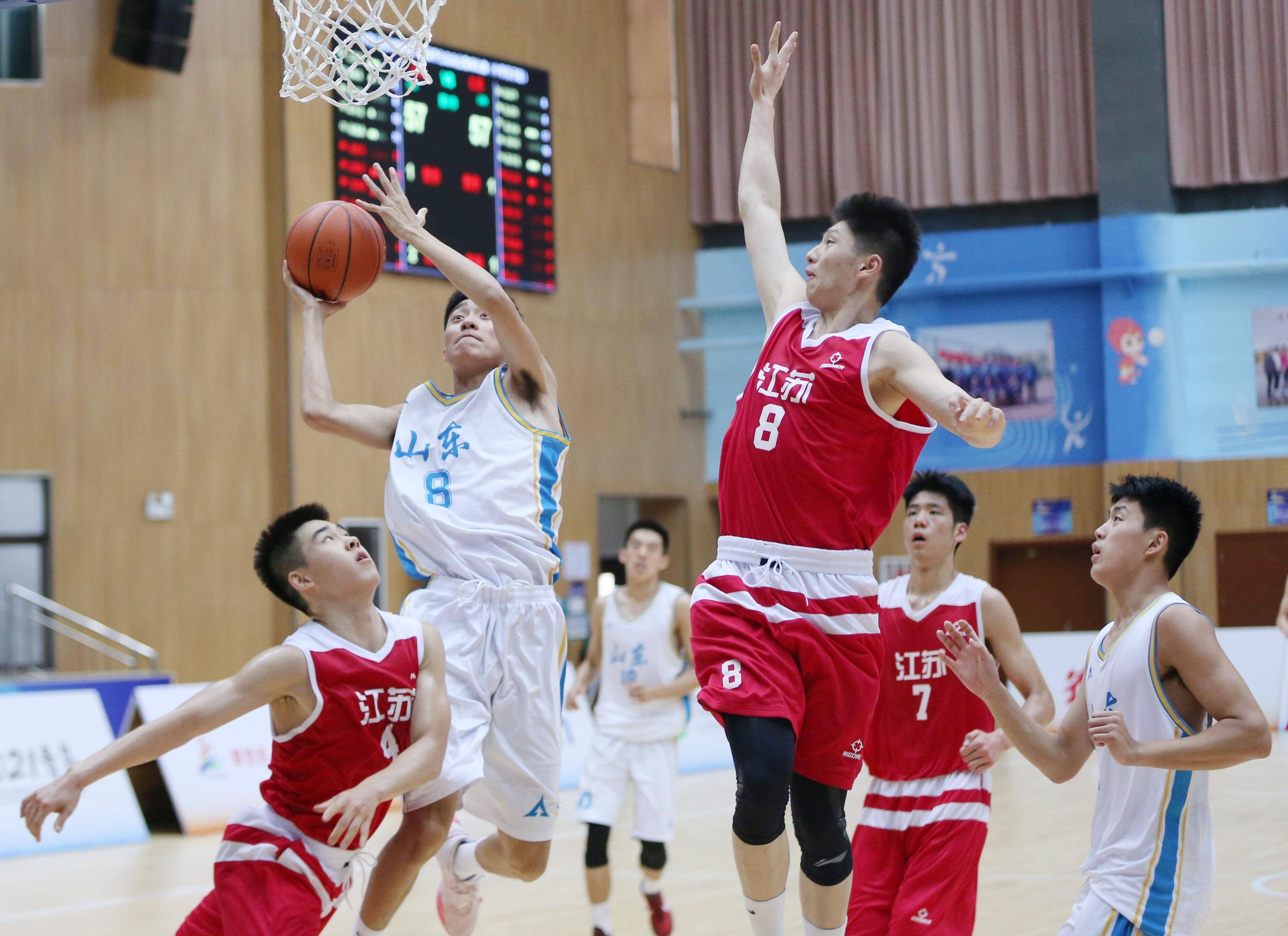 全国学生运动会篮球比赛现场。韩星