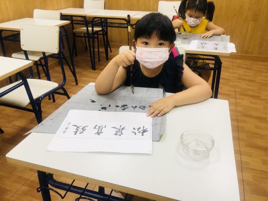 书法兴趣课的同学们