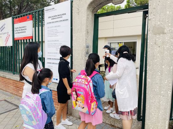 爱华san fermin校区的同学们陆续进校