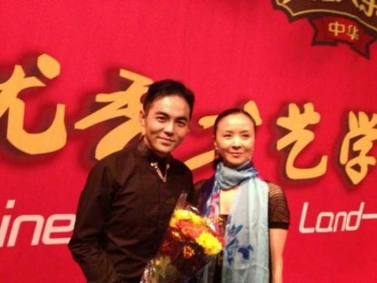 秦屹与旅居美国的著名舞蹈家、演员周洁合影 秦屹与旅居美国的著名舞蹈家、演员周洁合影