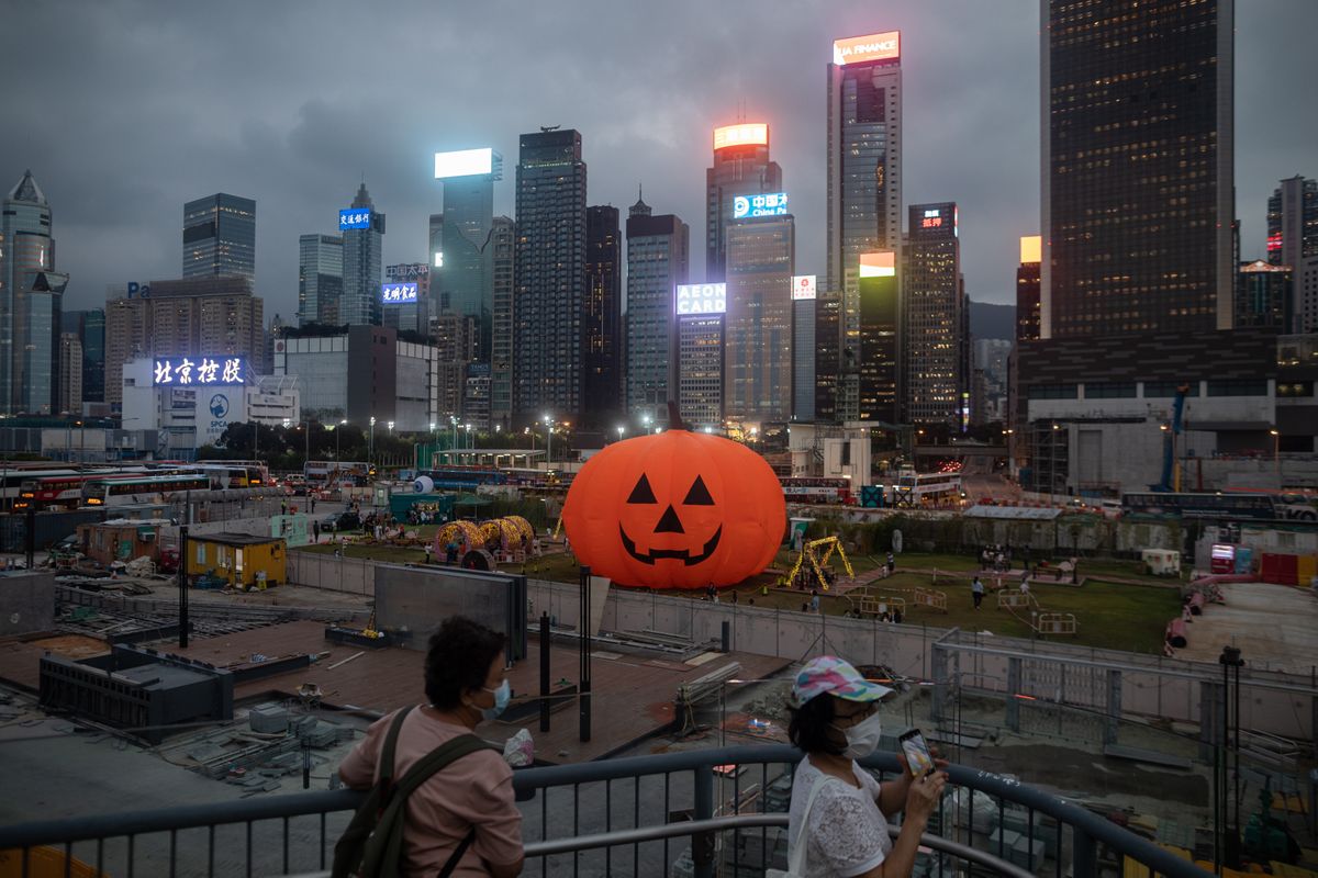 中国香港湾仔展出的巨型充气南瓜。JEROME