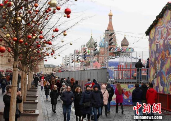 2020年3月1日是俄罗斯传统节日——送冬节的最后一天。当天，莫斯科红场上一片盛装。古斯拉夫人认为，当女神战胜了严寒和黑夜的时候，就是春天来临的日子。中新社记者 王修君 摄