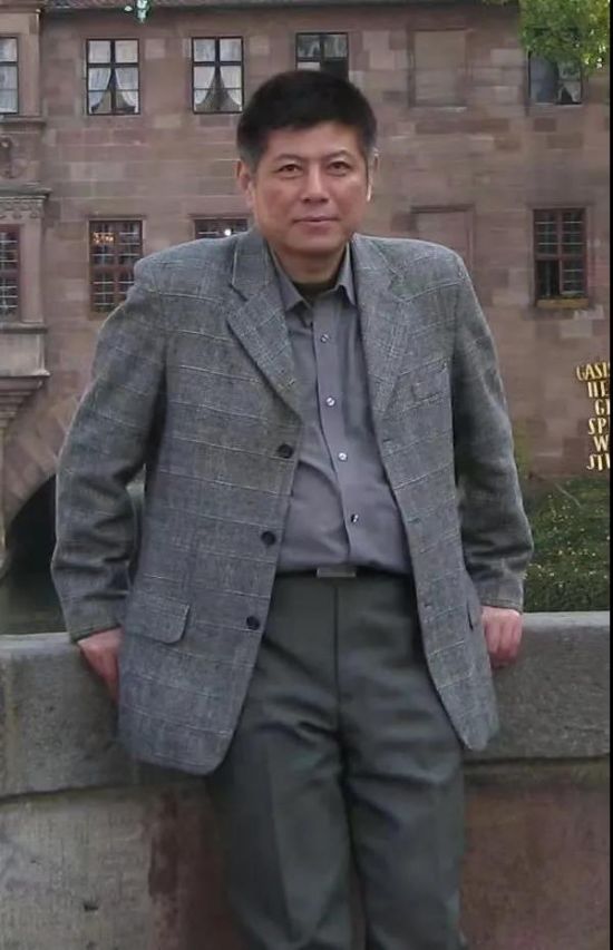 2006年5月，中国基督教会在美国洛杉矶展出以中国传统书法精心书写的圣经长卷。中新社记者 贾国荣 摄