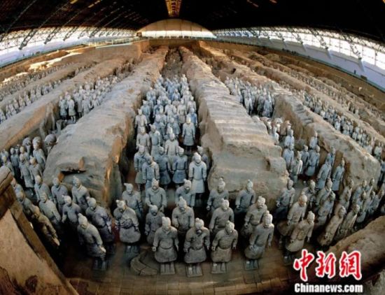兵马俑一号坑全景。中新社发 张天柱 摄