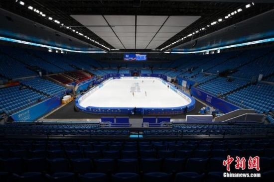 4月8日,“相约北京”冰上项目测试活动花样滑冰比赛在北京的首都体育馆进行,这是该场馆完成冬奥改造后的首次亮相。 中新社记者 富田 摄 4月8日,“相约北京”冰上项目测试活动花样滑冰比赛在北京的首都体育馆进行,这是该场馆完成冬奥改造后的首次亮相。 中新社记者 富田 摄