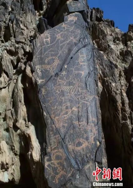 图为阴山岩画。中新社发 受访者供图 图为阴山岩画。中新社发 受访者供图