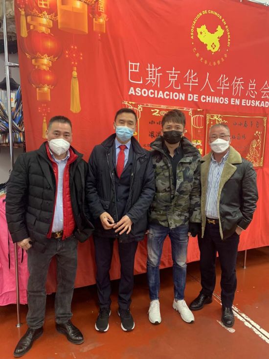 协会名誉会长林伯光、会长裘品伟、协会秘书长陈立新、维多利亚分会会长留天风