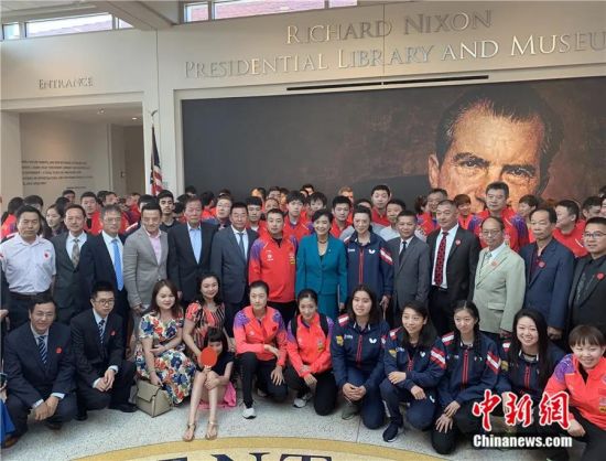 2019年8月,美国前总统尼克松的故乡加州约巴林达市为远道而来的中国乒乓球国手们举行了一场热情的欢迎晚宴暨中美乒协乒乓交流会。中新社记者 张朔 摄 2019年8月,美国前总统尼克松的故乡加州约巴林达市为远道而来的中国乒乓球国手们举行了一场热情的欢迎晚宴暨中美乒协乒乓交流会。中新社记者 张朔 摄