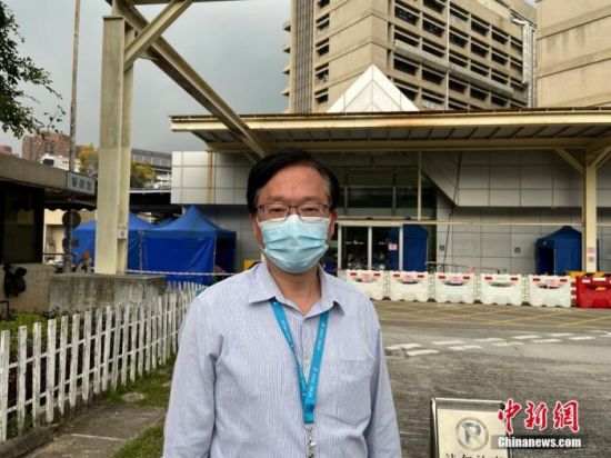 香港屯门医院急症室部门运作经理、护士陈子中接受中新社记者采访。中新社记者 韩星童 摄