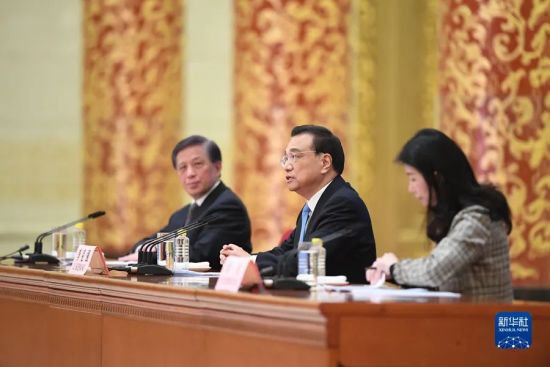 3月11日，国务院总理李克强在北京人民大会堂出席记者会并回答中外记者提问。新华社记者 殷博古 摄