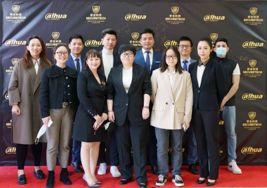 大华-安全科技员工合影