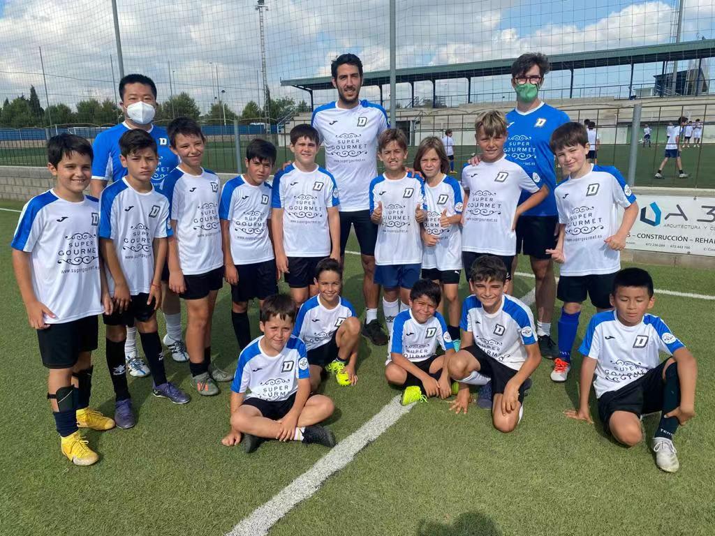 任教西班牙国脚帕雷霍暑期训练营