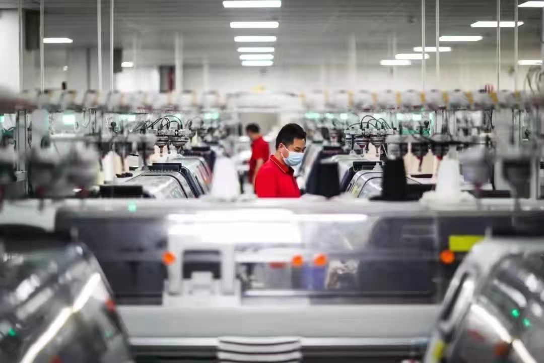 东莞大朗毛织企业生产车间扩大产能。受访者供图
