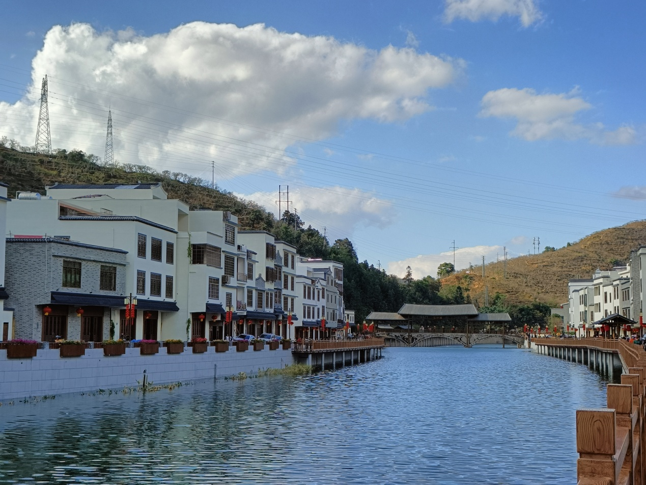 双合村一河两岸实景