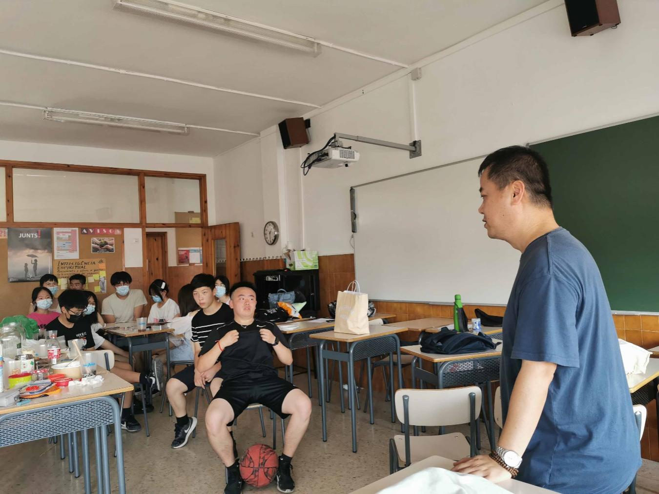 郑校长做汉考动员