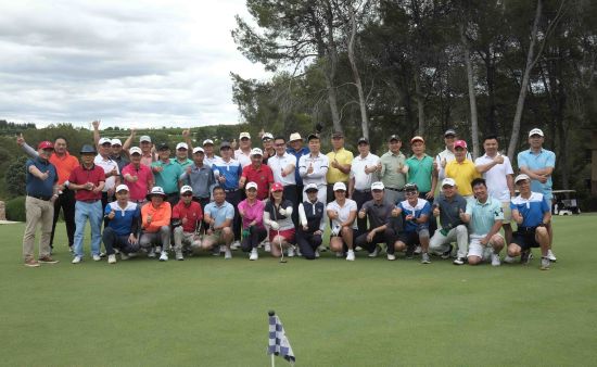 第一比赛日合影