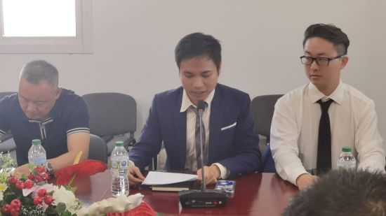 周鑫(中) 周鑫(中)