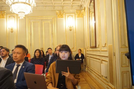 西班牙亚洲金融合作公司(Cooperation Asian Financial)代表Sandra发言 西班牙亚洲金融合作公司(Cooperation Asian Financial)代表Sandra发言